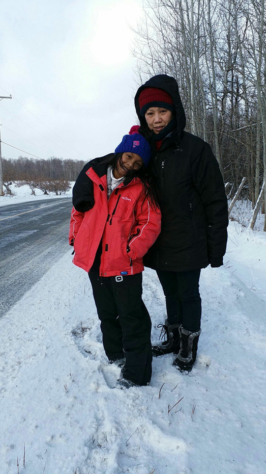 Vanessa et Keana dans la neige, Montréal, Québec, Canada